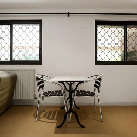 Le Clos Saint Jean, Vue Cite Et Piscine * Carcassonne
